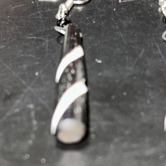 NWOT African Bone Dangling Round Carved Twist Earrings - Picture 4 of 6